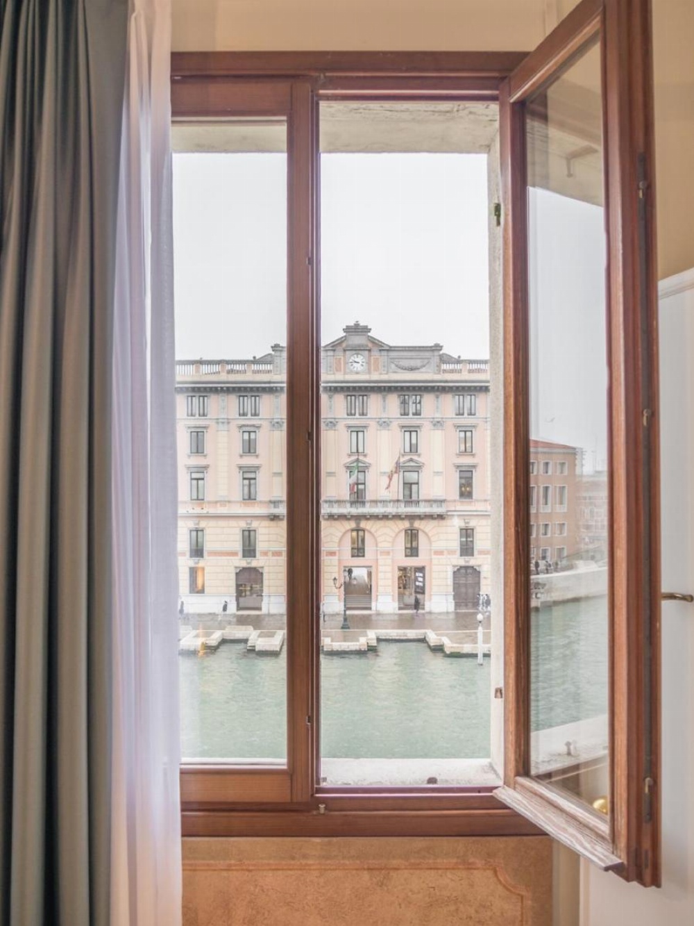 Grand Canal Suite by Wonderful Italy Image 10