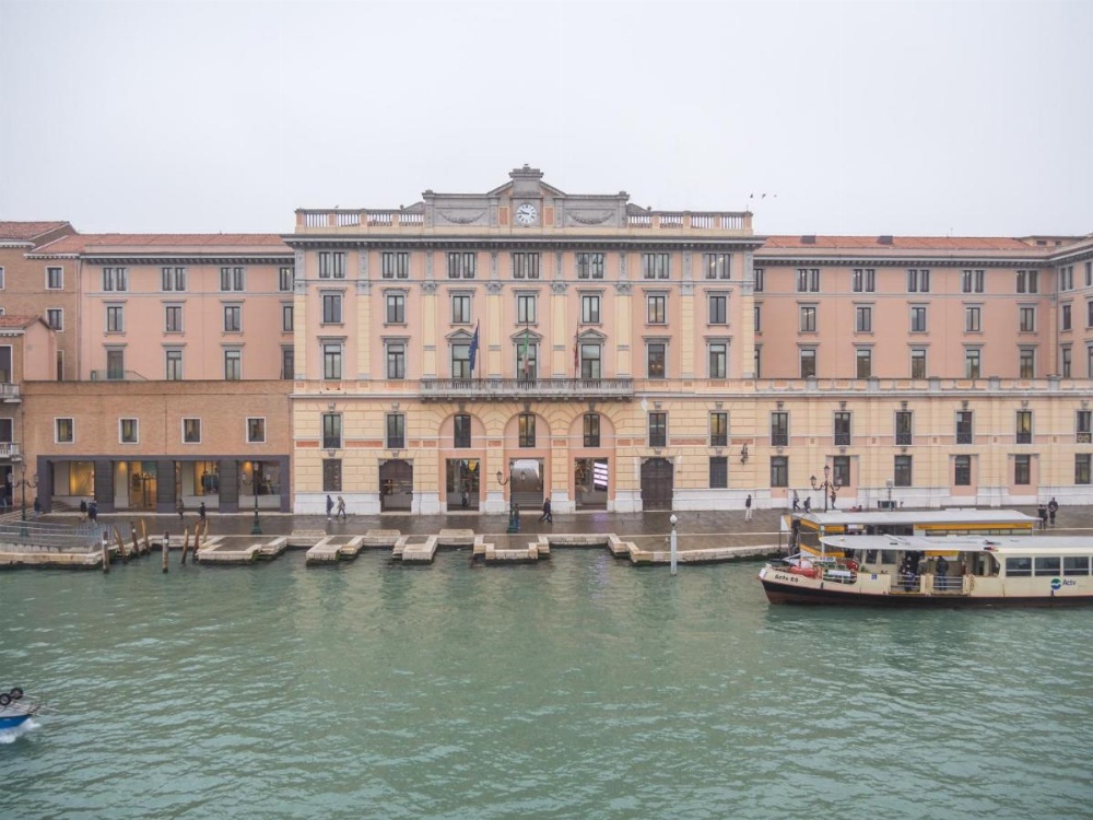 Grand Canal Suite by Wonderful Italy Image 11