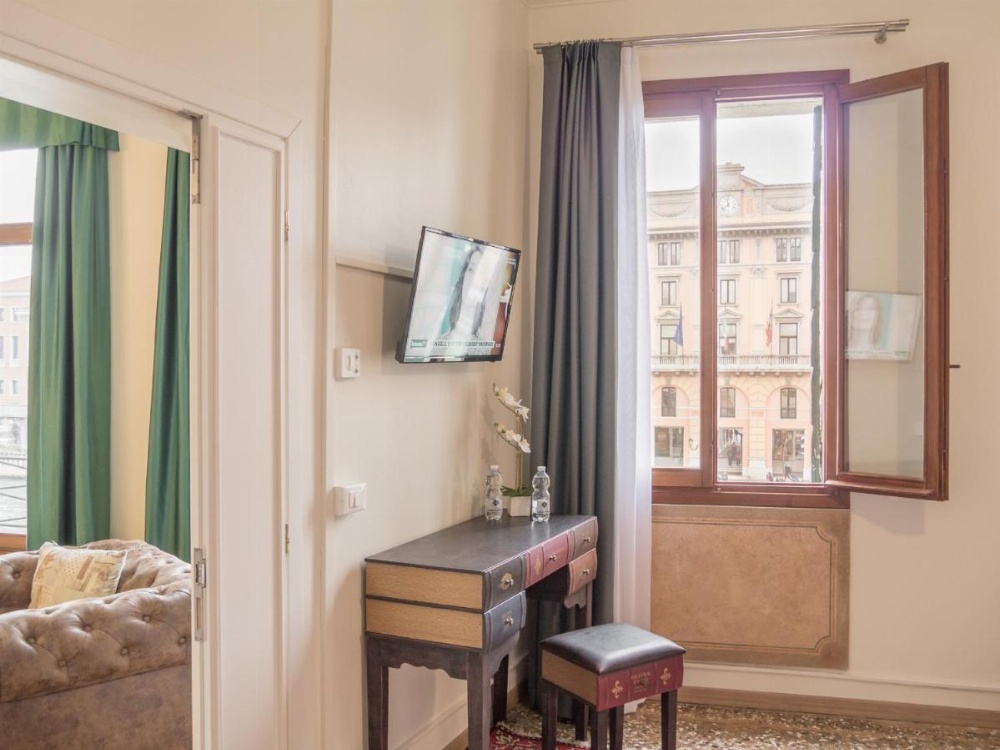 Grand Canal Suite by Wonderful Italy Image 27
