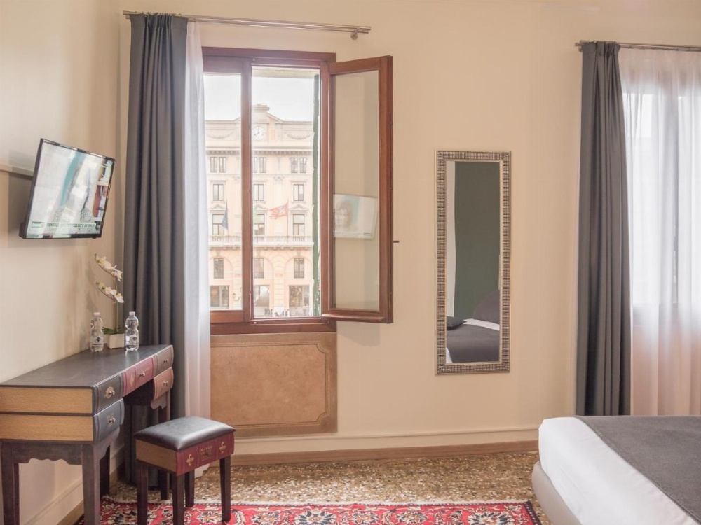 Grand Canal Suite by Wonderful Italy Image 28