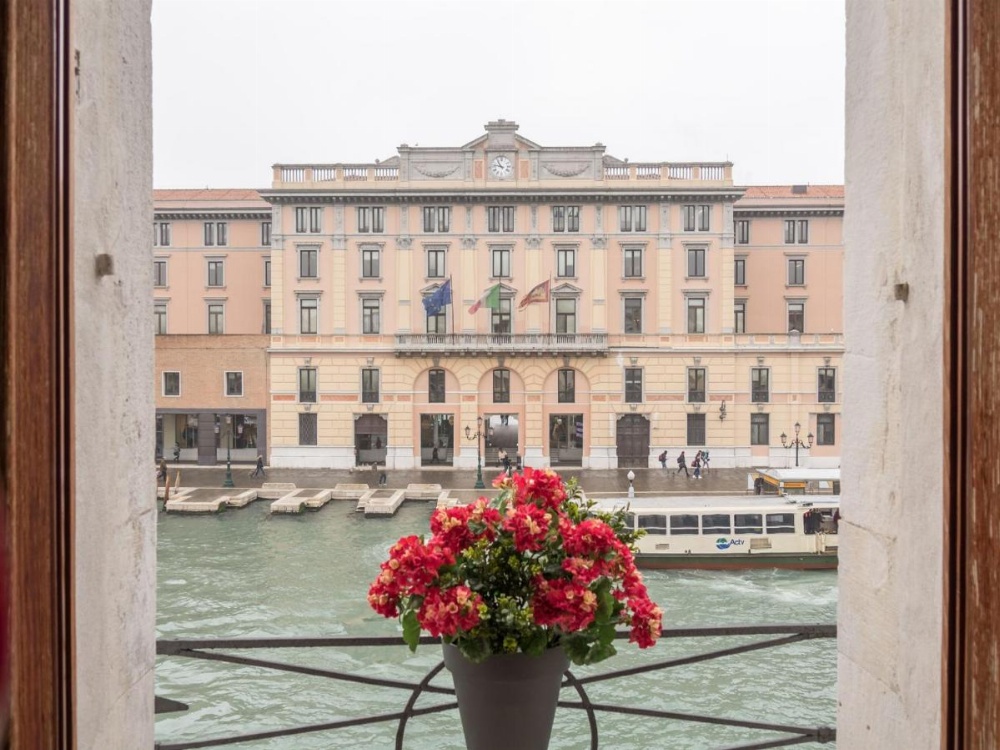 Grand Canal Suite by Wonderful Italy Image 48