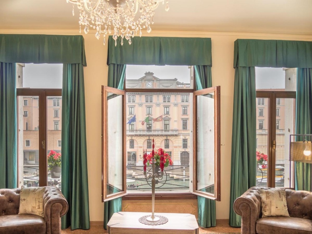 Grand Canal Suite by Wonderful Italy Image 49
